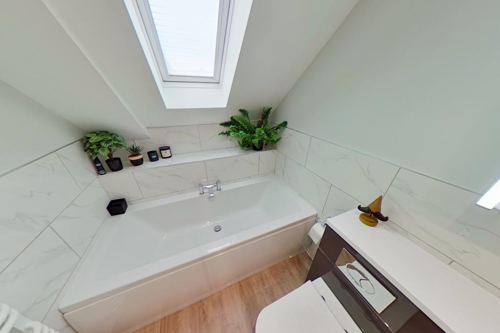 Bedroom 4 Ensuite