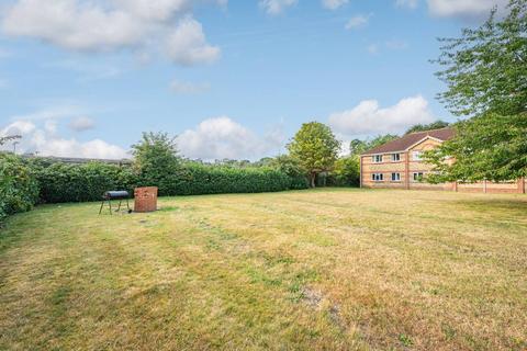 20 Mountbatten Gardens, Beckenham, BR3 3TJ