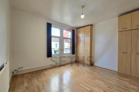 2 bedroom terraced house to rent, Green Lane Road, Leicester LE5