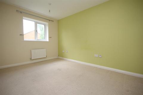 3 bedroom property to rent, Swift Close, St. Neots