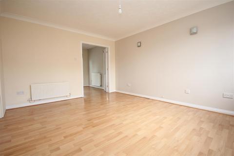 3 bedroom property to rent, Swift Close, St. Neots