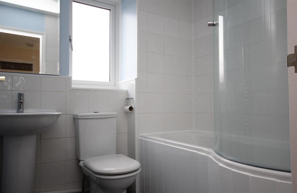 1 swift close, st neots, bthrm. IMG 2890.JPG