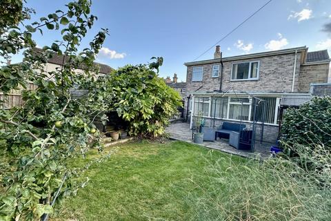 3 bedroom detached house for sale, Church Street, Cawthorne, Barnsley, S75