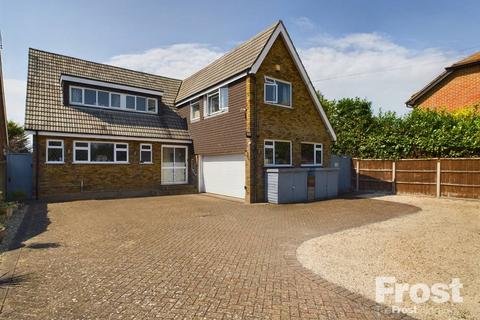 4 bedroom detached house for sale, Hythe End Road, Wraysbury, Berkshire, TW19