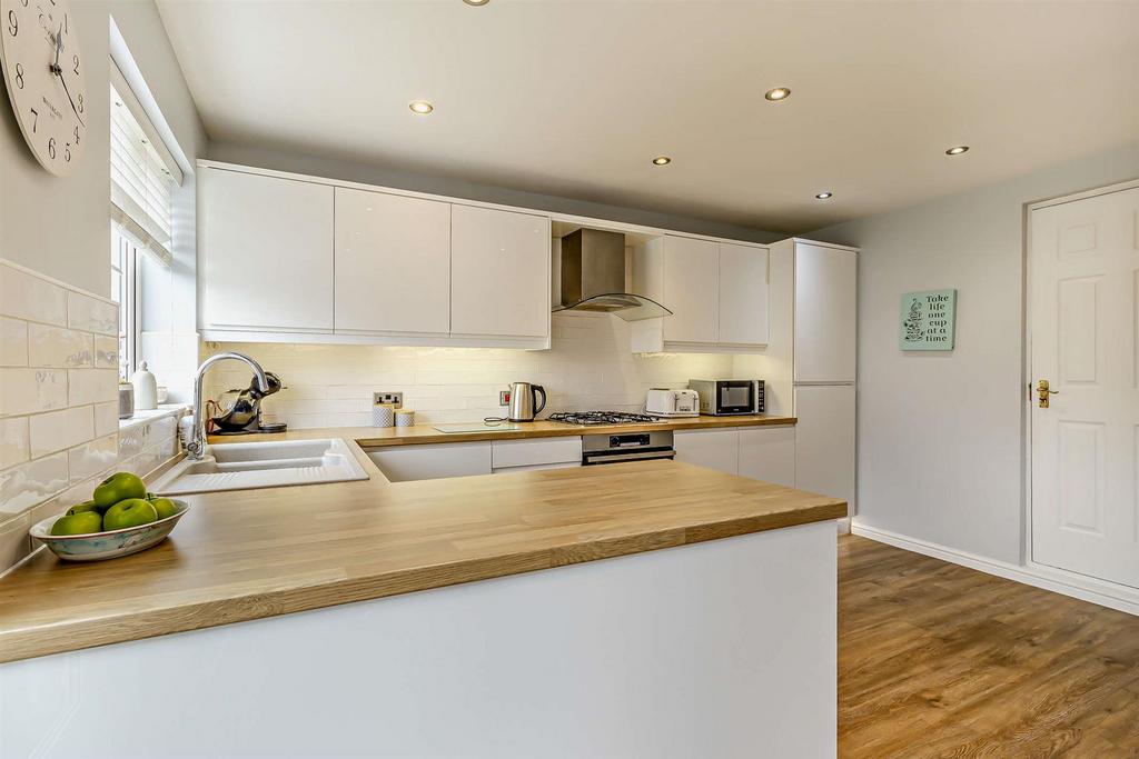 Kitchen/ Dining Room