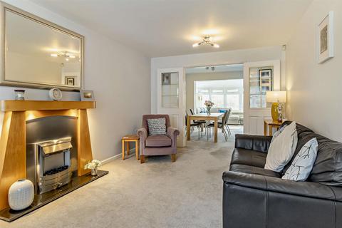 10 Alder Chase, Scholes, Rotherham, S61 2XU