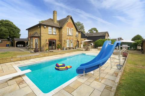 Lingfield House Sheppey Way, Bobbing, Sittingbourne, ME9 8PJ