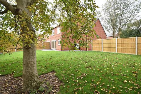 4 bedroom semi-detached house for sale, Hutchinson Road, Newark