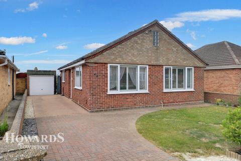 2 bedroom detached bungalow for sale, Hillcrest Drive, Lowestoft