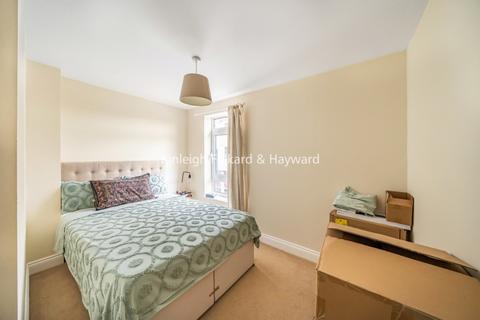 2 bedroom flat to rent, Mantle Road London SE4