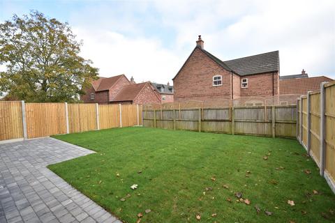 3 bedroom semi-detached house for sale, Hutchinson Road, Newark