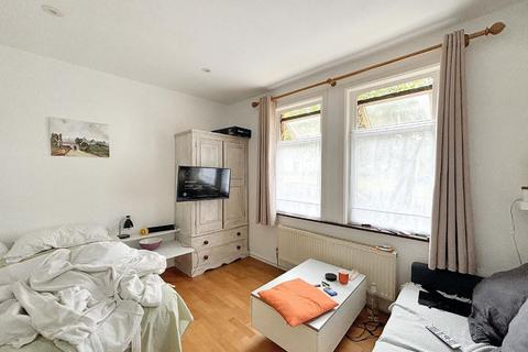 35 Steyne Road, London, W3 9NU