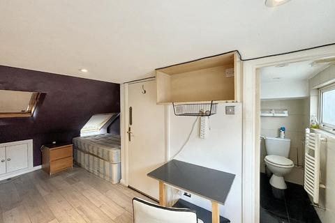 35 Steyne Road, London, W3 9NU