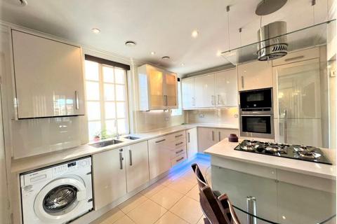 3 bedroom property to rent, Cropthorne Court, Maida Vale, London, W9