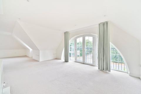 2 bedroom penthouse for sale, White Lion Gate, Cobham, KT11