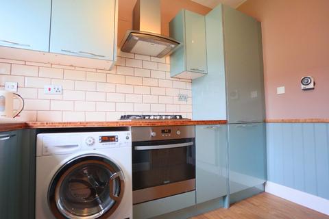 2 bedroom flat to rent, Hutchison Avenue, Chesser, Edinburgh, EH14