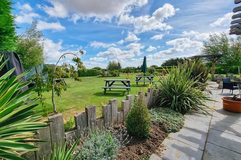 2 bedroom detached house for sale, Kitchen End, Silsoe, Bedfordshire, MK45