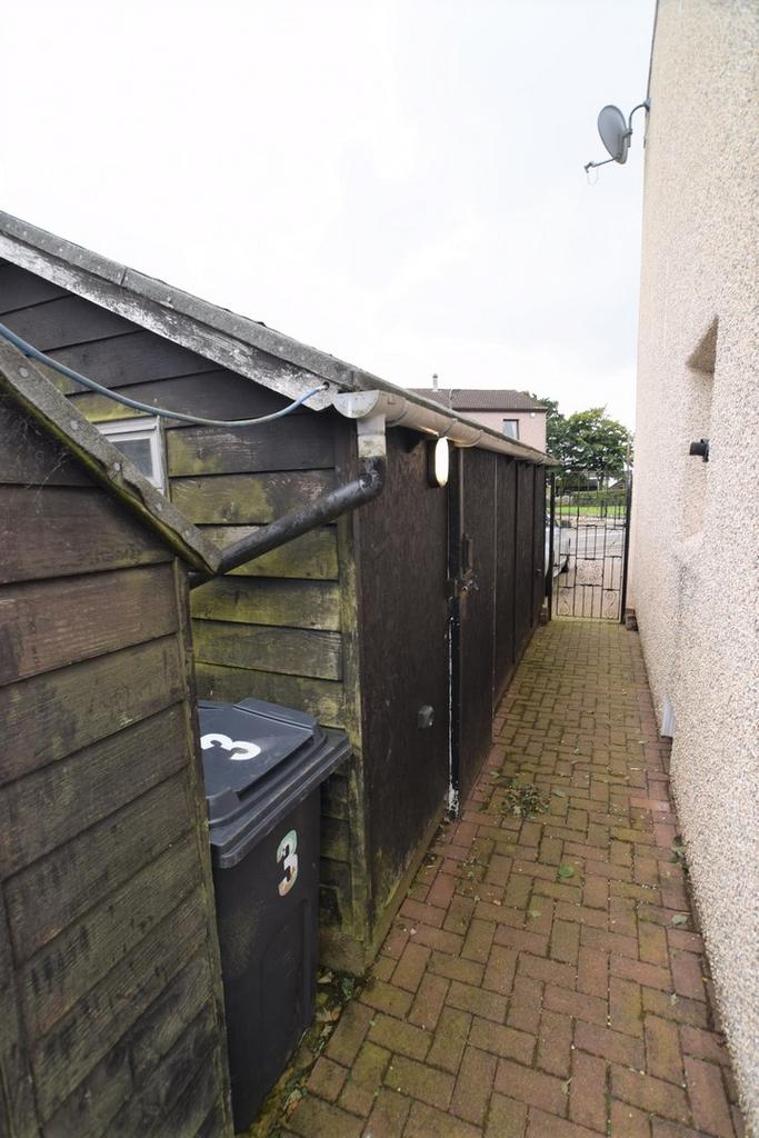 3 Herdel Road, Carrutherstown, Dumfries, DG1 4 JZ -