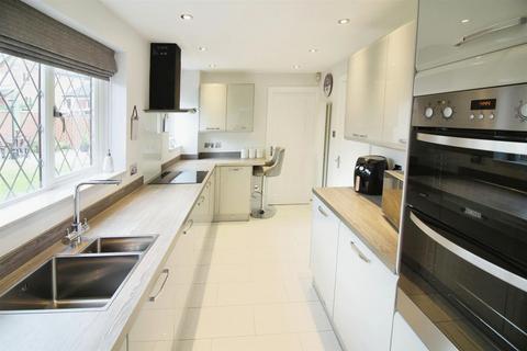 4 bedroom detached house for sale, Sandgate Drive, Leeds LS25