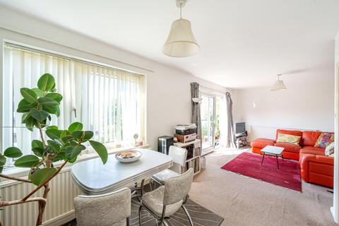 2 bedroom flat for sale, Woodville Court, Leeds, West Yorkshire, LS8