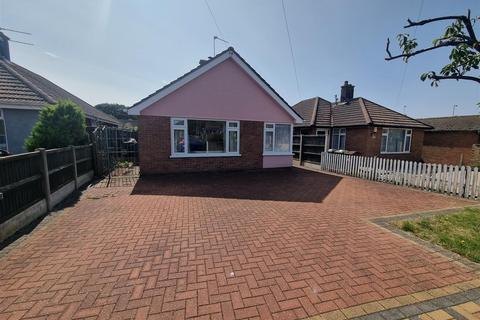 2 bedroom detached bungalow for sale, Elmhurst Close, Gorleston.