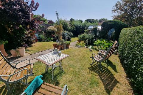 2 bedroom detached bungalow for sale, Elmhurst Close, Gorleston.