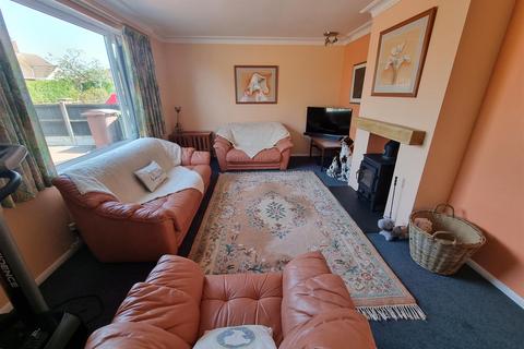 2 bedroom detached bungalow for sale, Elmhurst Close, Gorleston.