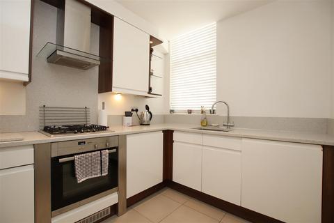 3 Murray Drive, Stone, Dartford, DA2 6FS