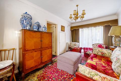 59 Downs Road, Epsom, KT18 5JT