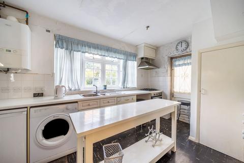59 Downs Road, Epsom, KT18 5JT