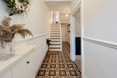 5 bedroom terraced house for sale, Kensington Place, Newport, NP19