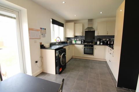 3 bedroom semi-detached house for sale, Calder Avenue, Gainsborough DN21