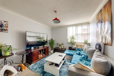 1 bedroom flat for sale, Carlyle House, Bridge Road, Worthing