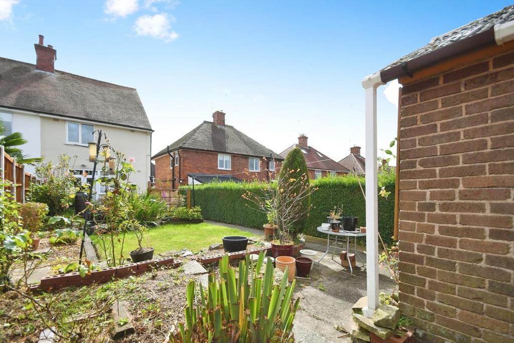 REAR GARDEN 04.jpg
