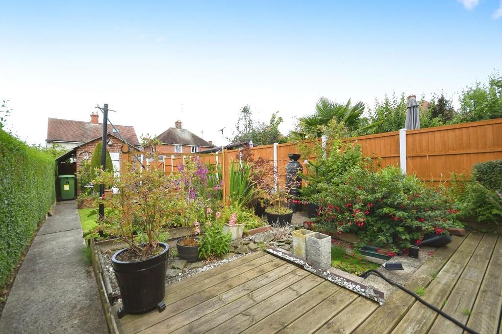 REAR GARDEN 01.jpg