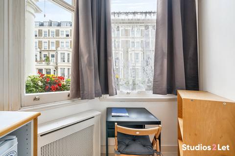 Studio to rent, Penywern Road, London SW5