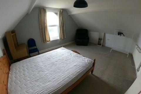 6 bedroom end of terrace house to rent, Nottingham NG3