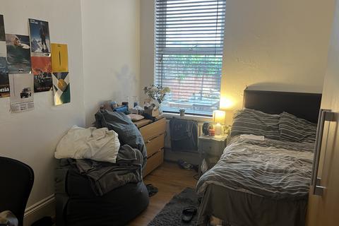 6 bedroom end of terrace house to rent, Nottingham NG7