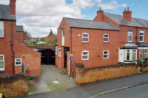 4 bedroom end of terrace house for sale, Broomhill Road, Basford