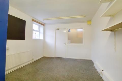 4 bedroom end of terrace house for sale, Broomhill Road, Basford