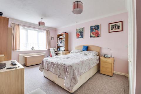 2 bedroom retirement property for sale, Crowstone Road, Westcliff-on-Sea SS0