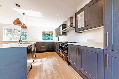 Clare Cottage Ebdens Hill, St Leonards-on-sea, TN37 7PN