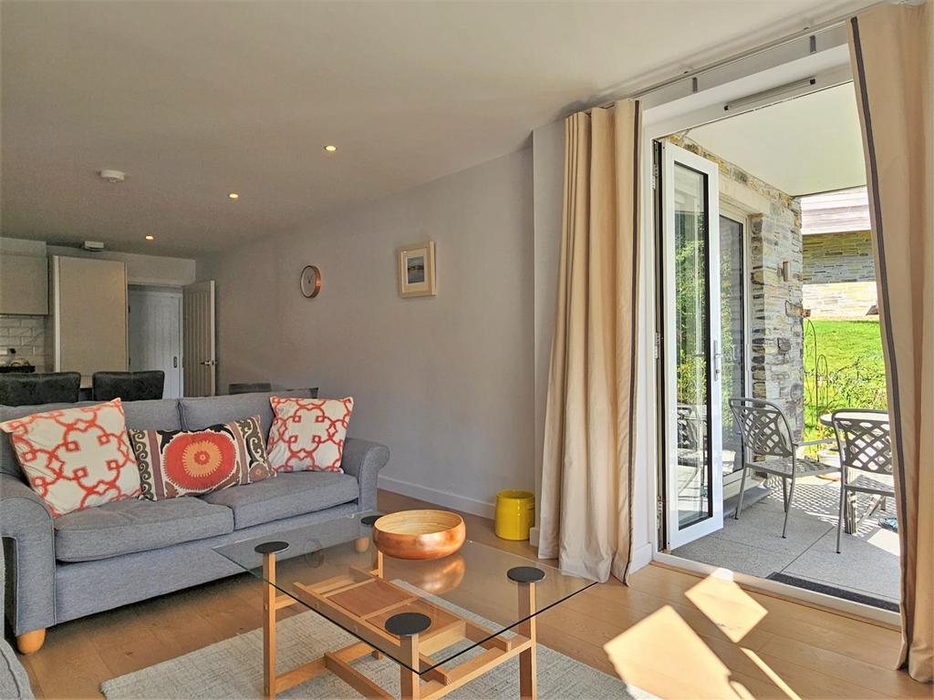 Sitting room (2).jpg