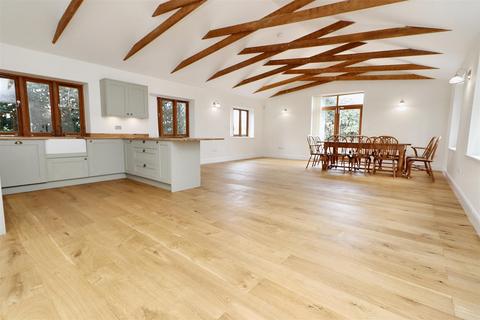 4 bedroom barn conversion to rent, New Road, Letchmore Heath