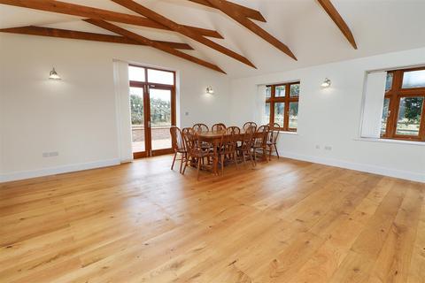 4 bedroom barn conversion to rent, New Road, Letchmore Heath