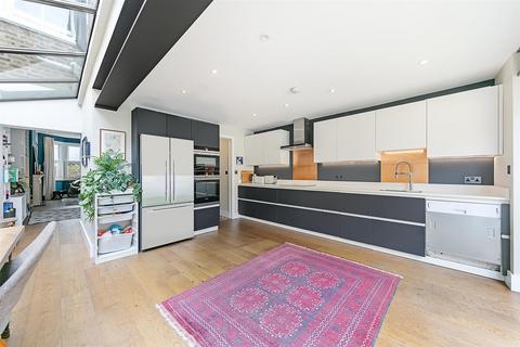 4 bedroom house to rent, Shakespeare Road, London