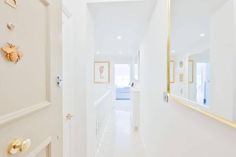 Flat B, 2 Ashurst Gardens, London, SW2 3UH