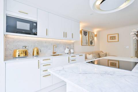 Flat B, 2 Ashurst Gardens, London, SW2 3UH