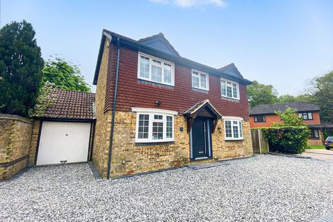 3 bedroom detached house for sale, Selbourne Close, Crawley RH10