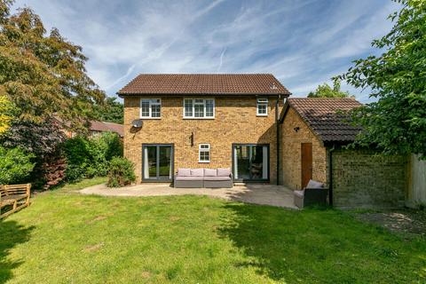 3 bedroom detached house for sale, Selbourne Close, Crawley RH10